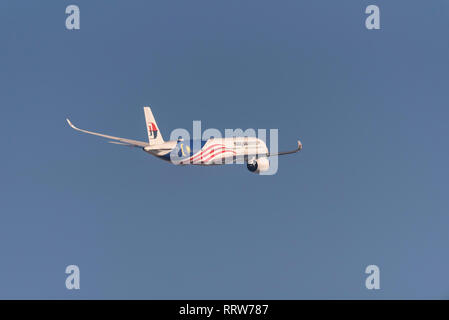 Malaysia Airlines Airbus A350 Flugzeug 9M-MAF startet vom Flughafen London Heathrow, Großbritannien. Abflug der Fluggesellschaft Stockfoto