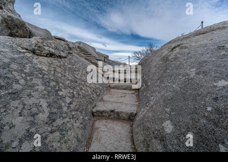 Celtic Vetton Sacred Space (Nemeton) Altar der Opfer in Granit, bekannt als Silla de Felipe II (Phillip II Chair) in Tablada Mountai geformt Stockfoto