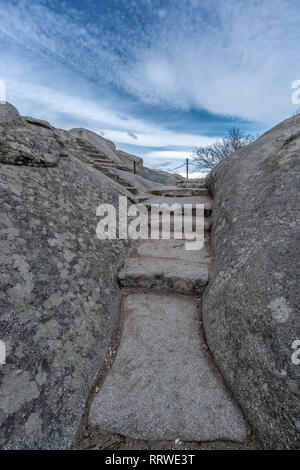 Celtic Vetton Sacred Space (Nemeton) Altar der Opfer in Granit, bekannt als Silla de Felipe II (Phillip II Chair) in Tablada Mountai geformt Stockfoto