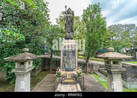 Yanaka, Tokyo, Japan - 18. August 2017: gakudo Shugo Jizo Statue an tennoji Tempel, Tendai Sekte des Buddhismus. Stockfoto