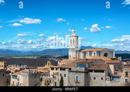 Blick auf die beeindruckende Kathedrale in Girona, Spanien Stockfoto