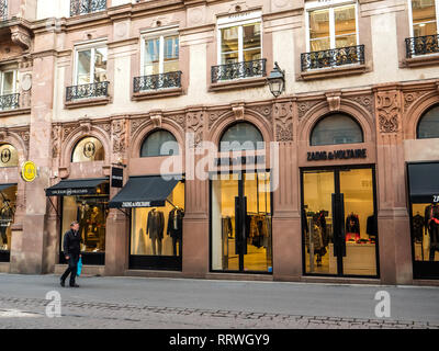 Straßburg, Frankreich - 26.Oktober 2018: French Fashion Store Zadig und Voltaire im Zentrum von Straßburg mit Fußgängern zu Fuß auf der Straße Stockfoto