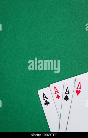 Vier Asse. Poker Karten am grünen Tisch. Stockfoto