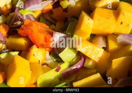 In der Nähe von frischem Gemüse für die Röstung Stockfoto