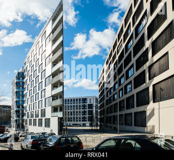 HAMBURG, DEUTSCHLAND - Mar 20, 2018: Moderne Hamburg Architektur und Ibis Hotel im Hintergrund Stockfoto