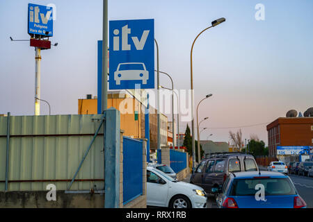 Valencia, Spanien - 18. Februar 2019: ITV Auto Inspektion. Jährliche offizielle Auto prüfen. Stockfoto