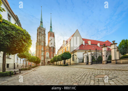 Wroclaw, Polen. Panoramablick auf die Kathedrale von St. Johannes der Täufer auf Sunrise (HDR-Bild) Stockfoto