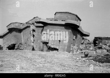 Berlin - Nachkriegsdeutschland - Berlin - Nachkriegsdeutschland, Juni 1946 Deutschland, Berlin, Ruinen, zerstörter Bunker Stockfoto