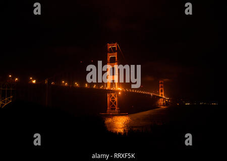 Blick auf die Bridge bei Nacht Stockfoto