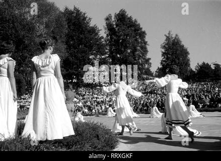 Deutschland - ein volkstanz Szene am Heidefest in Schneverdingen, Lüneburger Heide, Norddeutsche Landschaft, 07/1955, I. 1903-22 Lüneburger Heide Stockfoto