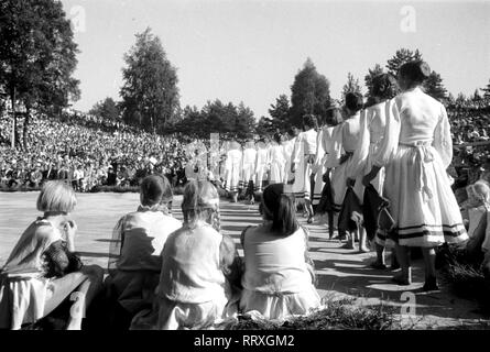 Deutschland - ein volkstanz Szene am Heidefest in Schneverdingen, Lüneburger Heide, Norddeutsche Landschaft, 07/1955, I. 1903-27 Lüneburger Heide Stockfoto