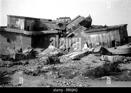 Berlin - Nachkriegsdeutschland - Berlin - Nachkriegsdeutschland, zerstörter Bunker, Juni 1946 Zerstörter Bunker in Berlin, Deutschland, 1946 Stockfoto