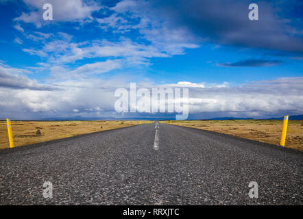 Route 1 oder Ring Road (hringvegur) Nationale Straße, die rund um die Insel führt und connecs einige der beliebtesten Touristenattraktionen in Island, Skandin Stockfoto