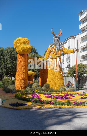 Riesige Skulptur von Zitronen und Orangen am jährlichen Menton Lemon Festival im französischen Riviera gemacht Stockfoto