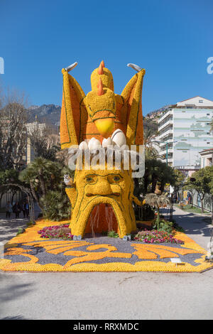Riesige Skulptur von Zitronen und Orangen am jährlichen Menton Lemon Festival im französischen Riviera gemacht Stockfoto