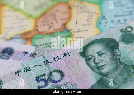 Yuan auf der Karte von Afrika. Die chinesischen Investitionen und Handel, der afrikanischen Wirtschaft, Import und Export Stockfoto