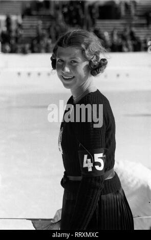 Winter Olympics 1936 - Deutschland, Drittes Reich - Olympische Winterspiele, Olympische Winterspiele 1936 in Garmisch-Partenkirchen. Cecillia Colledge, Britische Eiskunstläuferin, Damen Einzel, Silber Medaille Sieger am Olympia-eissportzentrum. Bild Datum Februar 1936. Foto Erich Andres Stockfoto