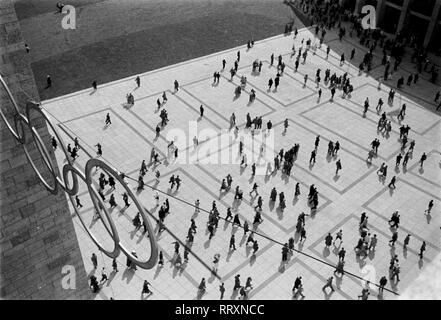 Olympischen Sommerspiele 1936 - Deutschland, Drittes Reich - Olympische Spiele, Olympische Sommerspiele 1936 in Berlin. Besucher vor dem Stadion. Bild Datum August 1936. Foto Erich Andres Stockfoto