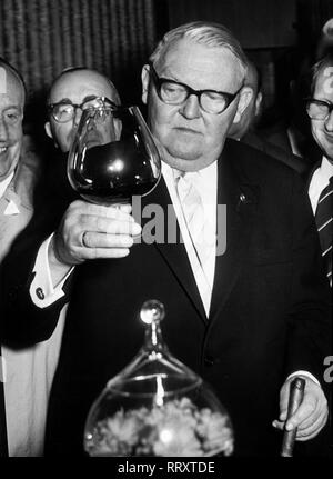 Deutschland - Deutsche Industriemesse 1961 in Hannover, Prof. Dr. Ludwig Erhard Stockfoto