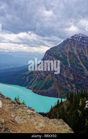 Blick auf Lake Louise von oben Stockfoto