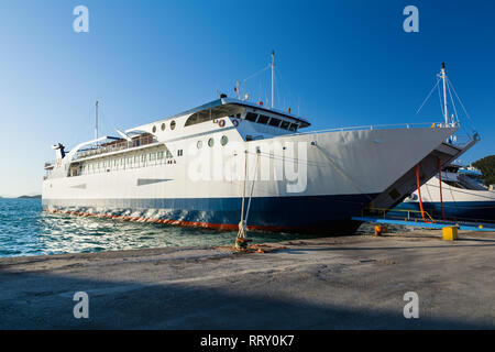 Fähren im Hafen von Igoumenitsa, Griechenland. Reisen nach Korfu. Stockfoto