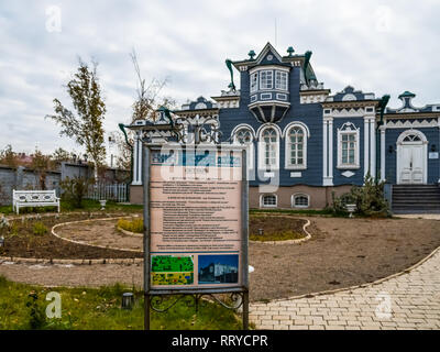 Irkutsk, Russland - 24. August 2016: Alte Holzhäuser in Irkutsk. Holz- Architektur von Russland Stockfoto