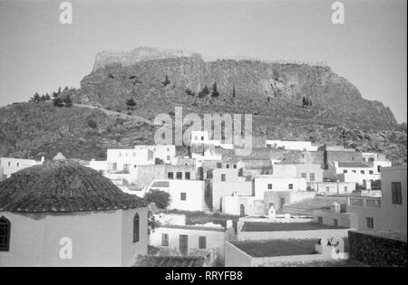 Spanien, Griechenland - Sterben Akropolis oberhalb von Lindos auf Rhodos, Griechenland, 1950er Jahre. Die Akropolis obver Lindos auf Rhodos, Griechenland, 1950. Stockfoto