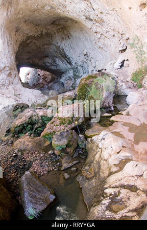 Tonto Natural Bridge ist ein Natural Arch in Arizona, Usa, dass geglaubt wird, um die größte natürliche Brücke Travertin zu sein in der Welt. Stockfoto