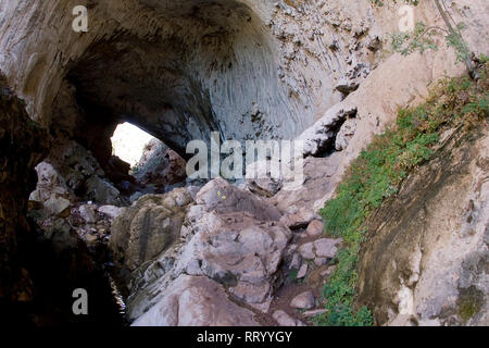 Tonto Natural Bridge ist ein Natural Arch in Arizona, Usa, dass geglaubt wird, um die größte natürliche Brücke Travertin zu sein in der Welt. Stockfoto