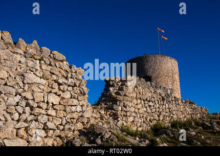 Castell Vell d'Olivella, - das alte Schloss von Olivella. Olivella, Parc Natural de Garraf, Katalonien, Spanien. Teil des 10. Jahrhunderts defensive System her Stockfoto