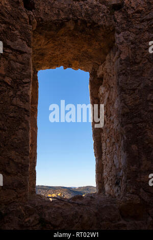 Castell Vell d'Olivella, - das alte Schloss von Olivella. Olivella, Parc Natural de Garraf, Katalonien, Spanien. Teil des 10. Jahrhunderts defensive System her Stockfoto