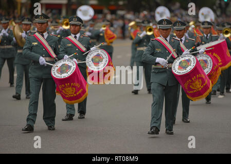 Buenos Aires, Argentinien - 11.Juli 2016: Mitglieder der Bolivianischen Militär Band tritt bei der Parade während der Feiern zum Zweihundertsten anniversa Stockfoto