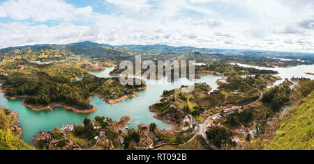 Panoramablick auf guatape Dam (Penon de Guatape) - Kolumbien Stockfoto