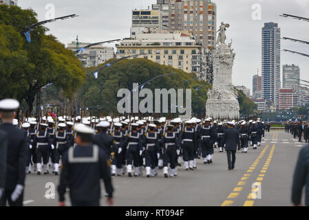 Buenos Aires, Argentinien - 11.Juli 2016: argentinische Marine Seeleute an der Militärparade während der Feiern zum zweihundertsten Jahrestag des Argentinischen Stockfoto