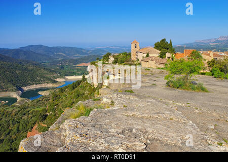 Blick auf die romanische Kirche Santa Maria de Siurana in Katalonien, Spanien Stockfoto