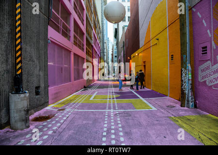 Downtown Vancouver, British Columbia, Kanada - Dezember 31, 2018: Bunte alleyvay in der städtischen Straßen. Stockfoto