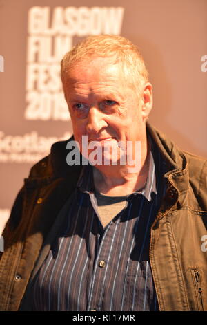 Glasgow, UK. 26 Feb, 2019. Renommierte Künstler, Peter Howson, auf dem roten Teppich bei der Premiere des Films, Prophezeiung gesehen, an der Glasgow Film Theatre. Credit: Colin Fisher/Alamy leben Nachrichten Stockfoto