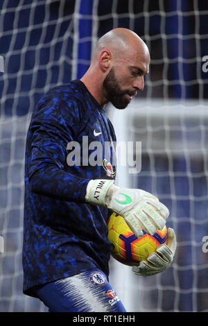 London, Großbritannien. 27 Feb, 2019. Willy Caballero, Torhüter des FC Chelsea in Aktion während der Match aufwärmen. Premier League match, Chelsea v Tottenham Hotspur an der Stamford Bridge in London am Mittwoch, den 27. Februar 2019. Dieses Bild dürfen nur für redaktionelle Zwecke verwendet werden. Nur die redaktionelle Nutzung, eine Lizenz für die gewerbliche Nutzung erforderlich. Keine Verwendung in Wetten, Spiele oder einer einzelnen Verein/Liga/player Publikationen. pic von Steffan Bowen/Credit: Andrew Orchard sport Fotografie/Alamy leben Nachrichten Stockfoto