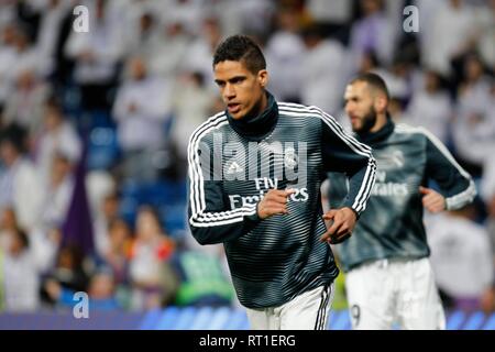 Madrid, Spanien. 27 Feb, 2019. Fußballspiel zwischen Real Madrid und Barcelona der spanische König 2018/2019 Schale, im Santiago Bernabeu, Madrid. (Foto: Jose L. Cuesta/261/Cordon drücken). Varane Credit: CORDON PRESSE/Alamy leben Nachrichten Stockfoto