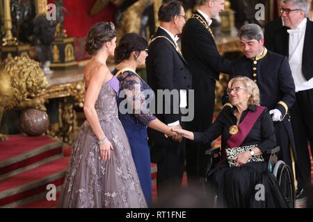 Madrid, Spanien. 27 Feb, 2019. Spanischen König Felipe VI und Königin Letizia mit Peru Präsident Martin Alberto Vizcarra Cornejo und Frau Maribel Diaz während einer Gala Dinner im Royal Palace in Madrid, aufgrund der offiziellen Reise der peruanischen Präsidenten, Spanien, am Mittwoch, 27. Febrary 2019 Credit: CORDON Cordon Drücken Sie die Taste/Alamy leben Nachrichten Stockfoto