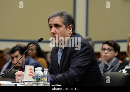 Washington DC, USA. 27 Feb, 2019. Michael Cohen, ehemals Rechtsanwalt Präsident Donald Trump, bezeugt vor dem Haus Aufsichtausschuß auf dem Capitol Hill. Credit: Christy Bowe/ZUMA Draht/Alamy leben Nachrichten Stockfoto