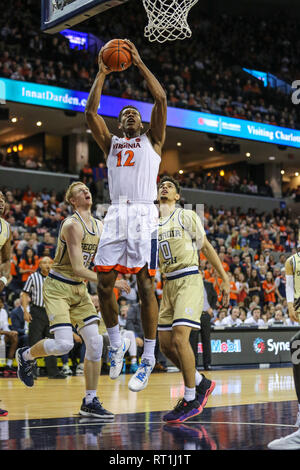 Februar 27, 2019: Virginia Cavaliers guard De' Andre Jäger (12) schießt aus der Lack beim NCAA Basketball Aktion zwischen der Georgia Tech Yellow Jackets und der Virginia Kavaliere an der John Paul Jones Arena Charlottesville, VA. Jonathan Huff/CSM Stockfoto