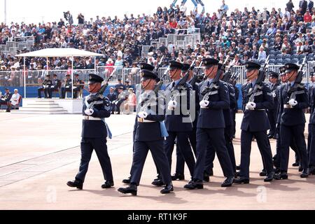 Die Queens' Farbe Squadron paradieren Die neu präsentierte Queen's Farbe vor von seiner Königlichen Hoheit, dem Herzog von Kent (Patron der RAF Charitable Trust) und S.K.H. Stockfoto