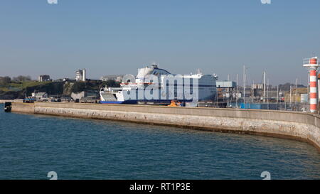 Plymouth, Devon, UK. 26. Februar, 2019. Ein Bretagne Fähre'Amorique' liegt in Millbay in Plymouth Stockfoto