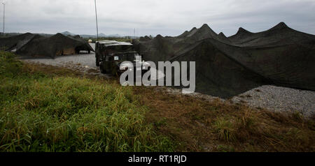 Us-Marines mit Sitz Bataillon, 3rd Marine Division, Durchführung einer 5-tägigen Division Befehl Operation Center Bereich Übung auf Camp Hansen, Okinawa, Japan, 8. Februar, 2019. Diese Übung ist Nach vorne Vorbereiten - eingesetzten Marines im Indo-pazifischen Region in der Lage sein, überall schnell und effizient bereitstellen. Stockfoto