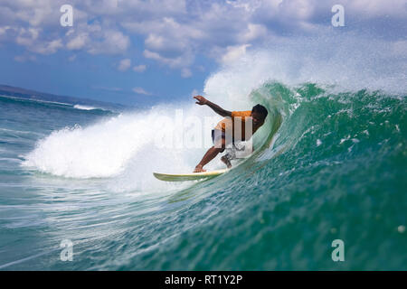 Indonesien, Bali, Kuta, Surfer Stockfoto