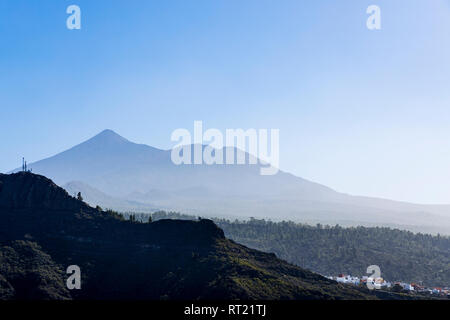 Vulkan Teide im Nebel einer Calima, Staub aus der Sahara, Wetter phenonom, die regelmäßig in Teneriffa, Kanarische Inseln, Spanien tritt auf Stockfoto