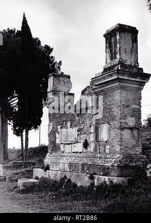 Erich Andres / Erich Andres - Italien, Italia, Rom, Roma, 1950, Geschichte, Historische, Via Appia Antica, Latein Gräber Italienisch - An der Via Appia in Rom Sindh sterben Latinergräber eine Sehenswürdigkeit. 507/26 Stockfoto