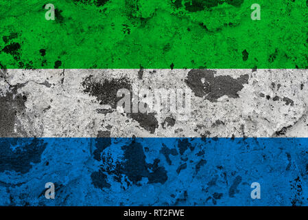 Sierra Leone Flagge auf alte Mauer. Patriotische grunge Hintergrund. Flagge von Sierra Leone Stockfoto