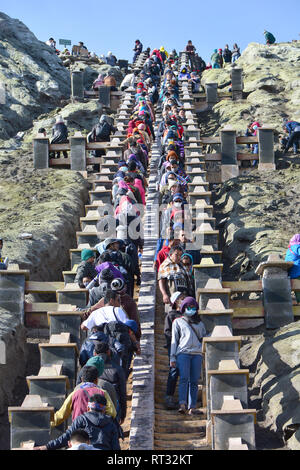 Mount Bromo (Gunung Bromo), ist ein aktiver Vulkan und Teil des Tengger massiv, in Ostjava, Indonesien. Stockfoto